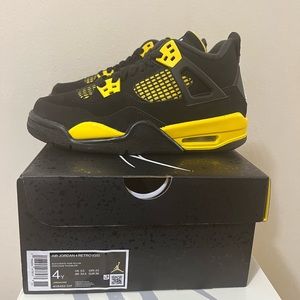 Jordan 4 Thunder